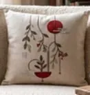 Almofada com bordado floral em tons terrosos
