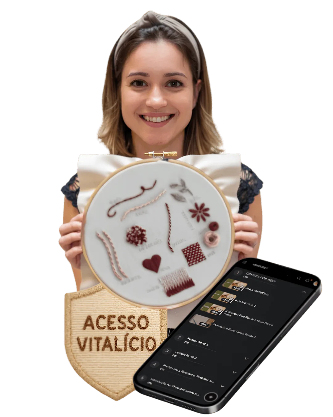 Maria Paixão sorrindo, segurando um bastidor com bordado, com selo de acesso vitalício ao lado